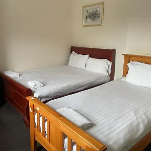 Hostal Heathrow 